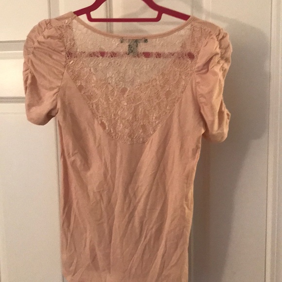 Pink lace back short sleeve top - Picture 3 of 4